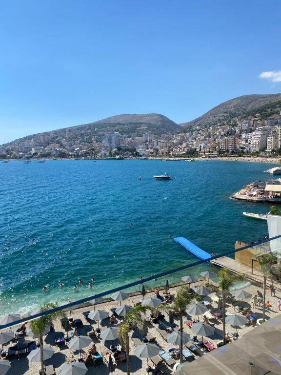 Balkon met zeezicht van Demi Hotel
