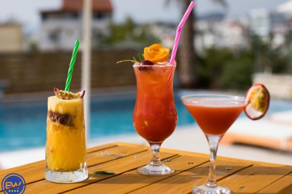 Blue Water Hotel in Ksamil cocktails at the pool