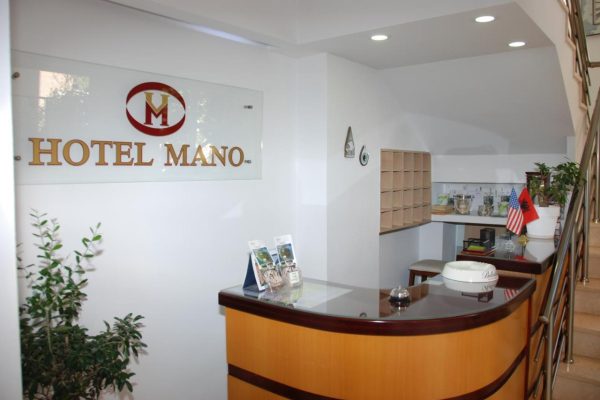 Hotel Mano in Sarande the reception