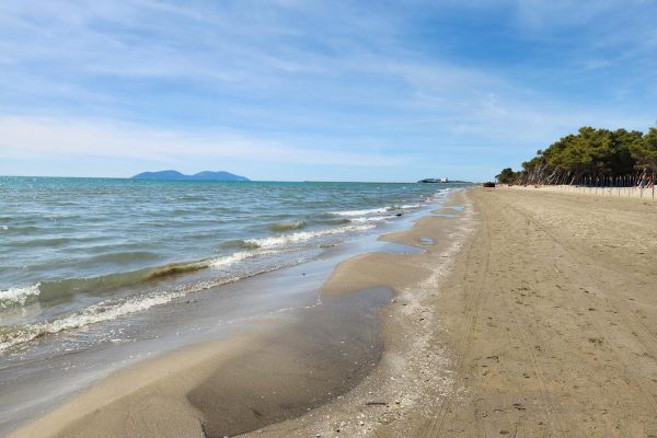 Sea Front Villa in Vlorë at he beach