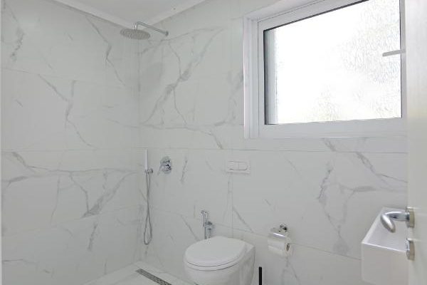 Vila Marina Apartments in Sarande the bathroom